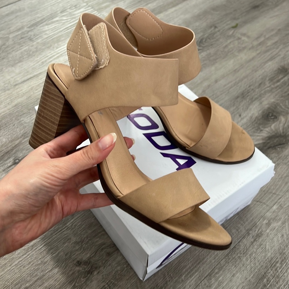 Open Round Toe Chunky Heel Ankle Strap High Heel Sandals